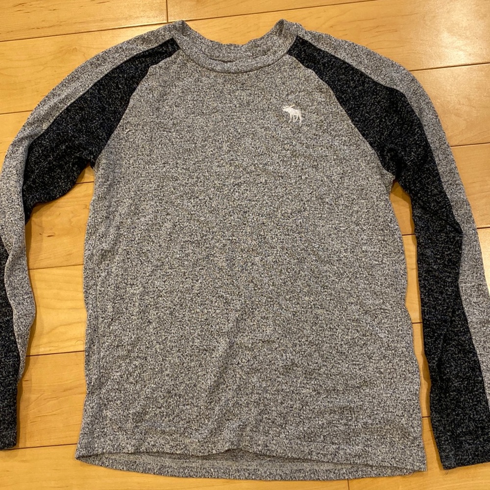 Soft, long sleeve T. Black & white. Cotton. Abercrombie kids, Sz 11/12.